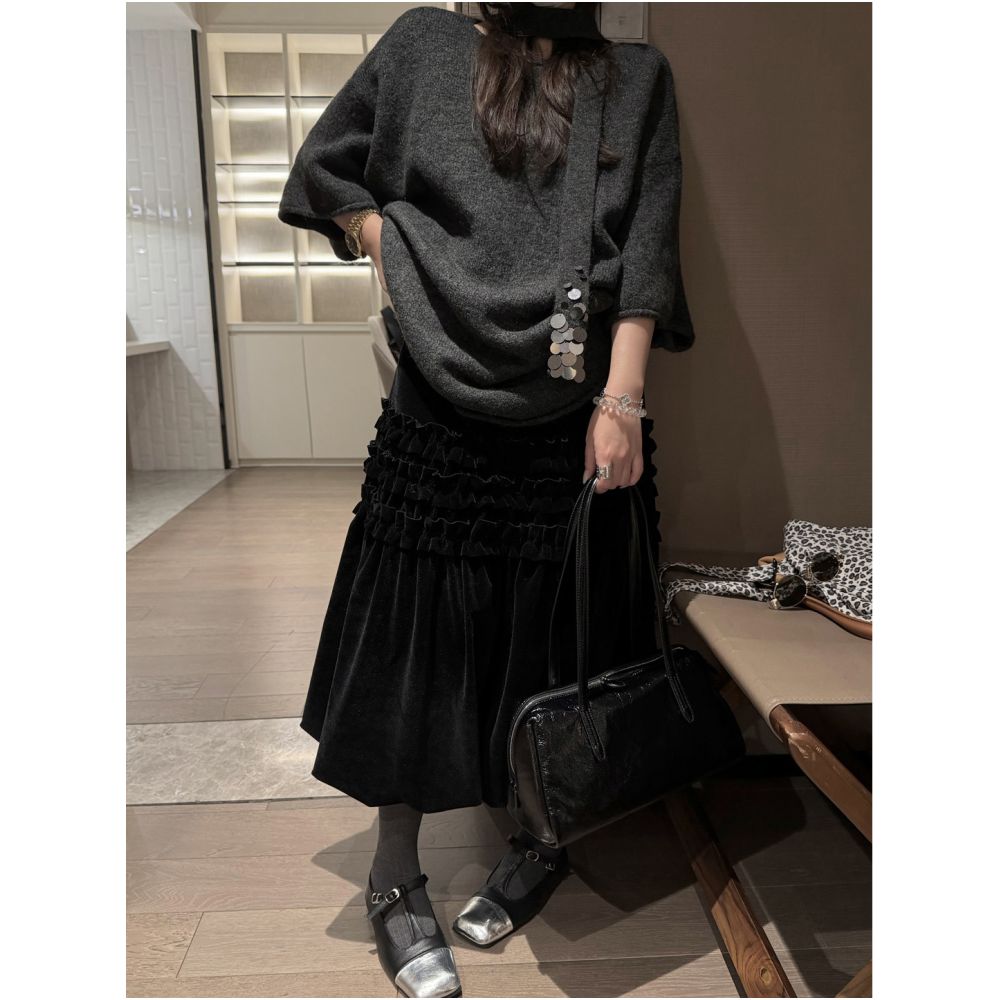 French elegant style black flower bud velvet half skirt for women in autumn 2025 new style with mushroom edge slim and medium long half skirt image 2