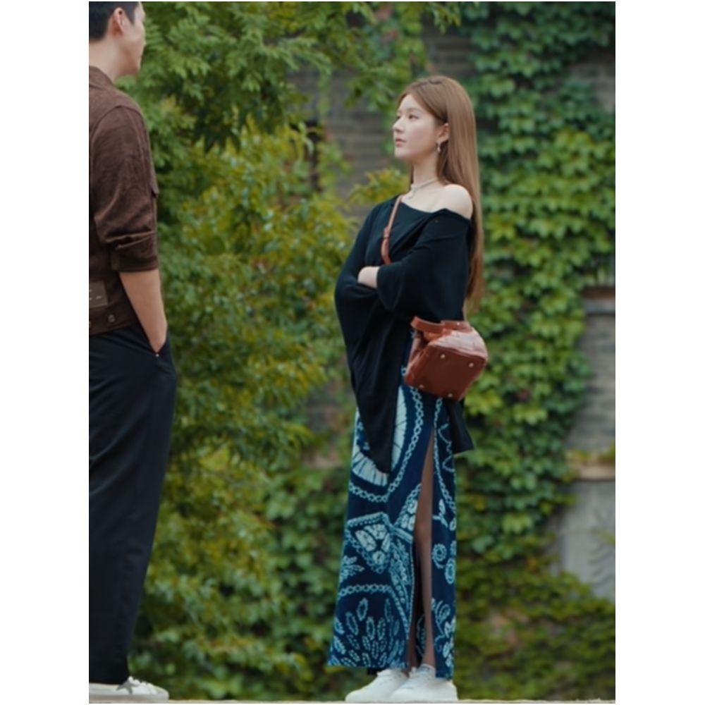 Xu I Dazzling Zhao Lusi Xu Yan Same Style Black Cross Shoulder T shirt Cover Shirt Blue Ethnic Style Tie Dyeing Printed Half Skirt image 4