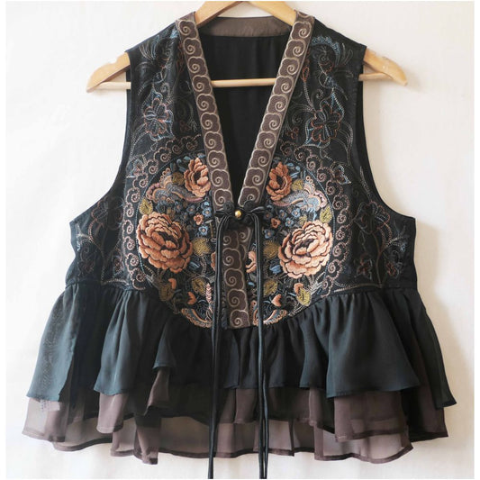 ASAYA5337 – Peony Mist Ruffle Vest 🌸🖤