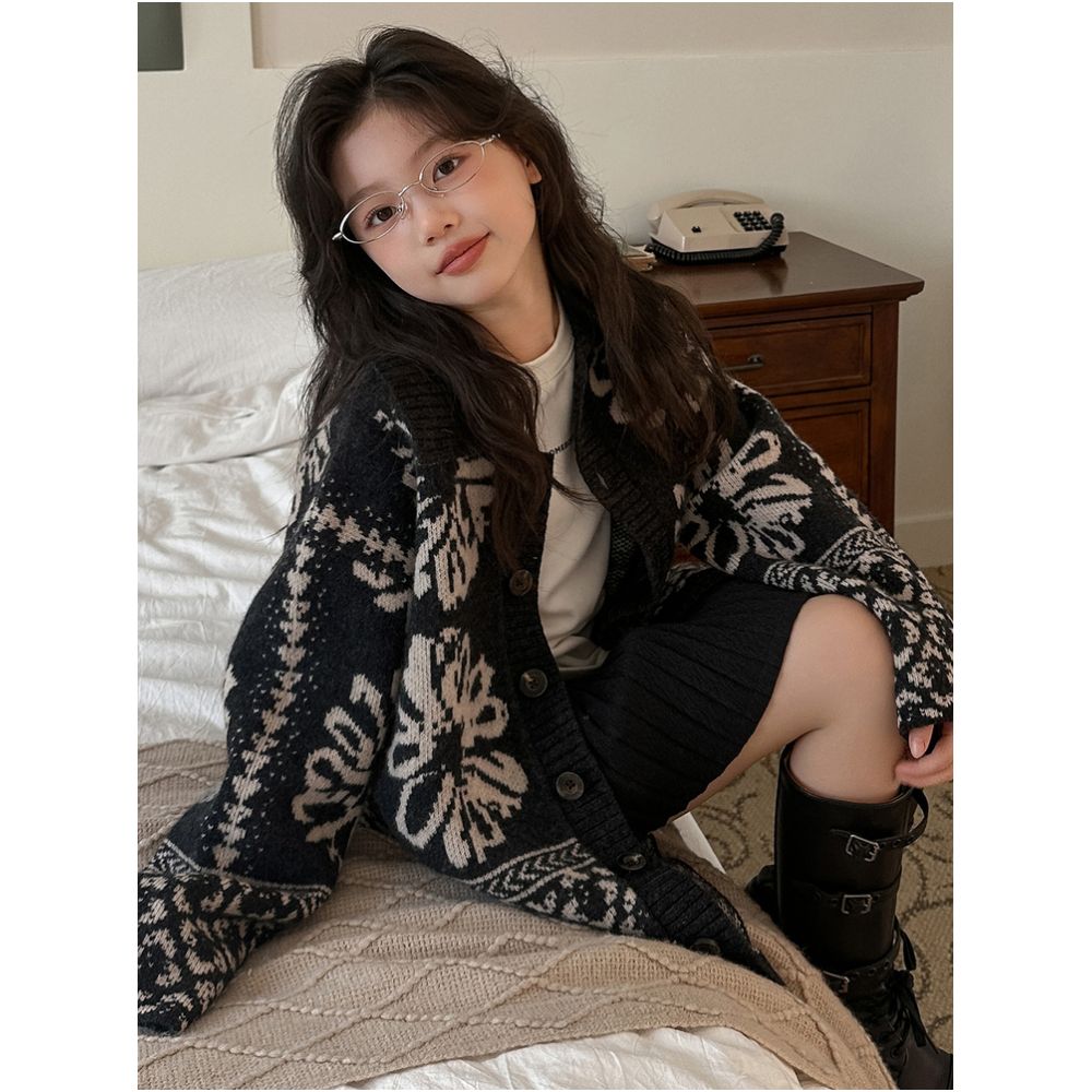 Girls Knitted Cardigan 2025 Autumn New Style Western Top Autumn Winter Big Children s Autumn Dress Jacquard Sweater Children s Coat image 3