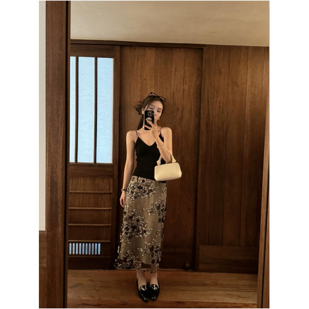 2025 Autumn Elegant Gao Luxury Heavy Industry Floral sequin Half length Skirt Medium to Long Gorgeous French Embroidery Slimming and Hip hugging Skirt image 3