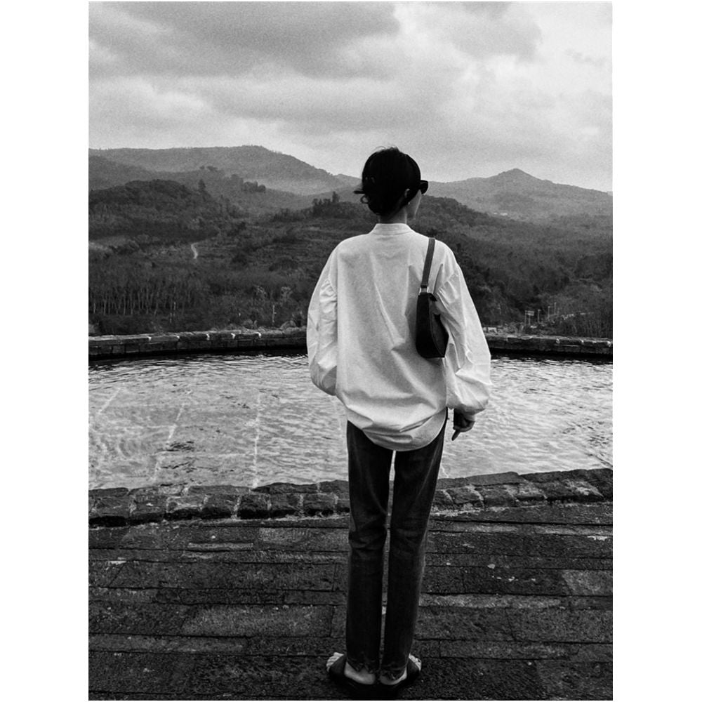 New Chinese retro button white shirt for women 2024 with a niche design sense loose fitting long sleeved versatile and stylish top image 3