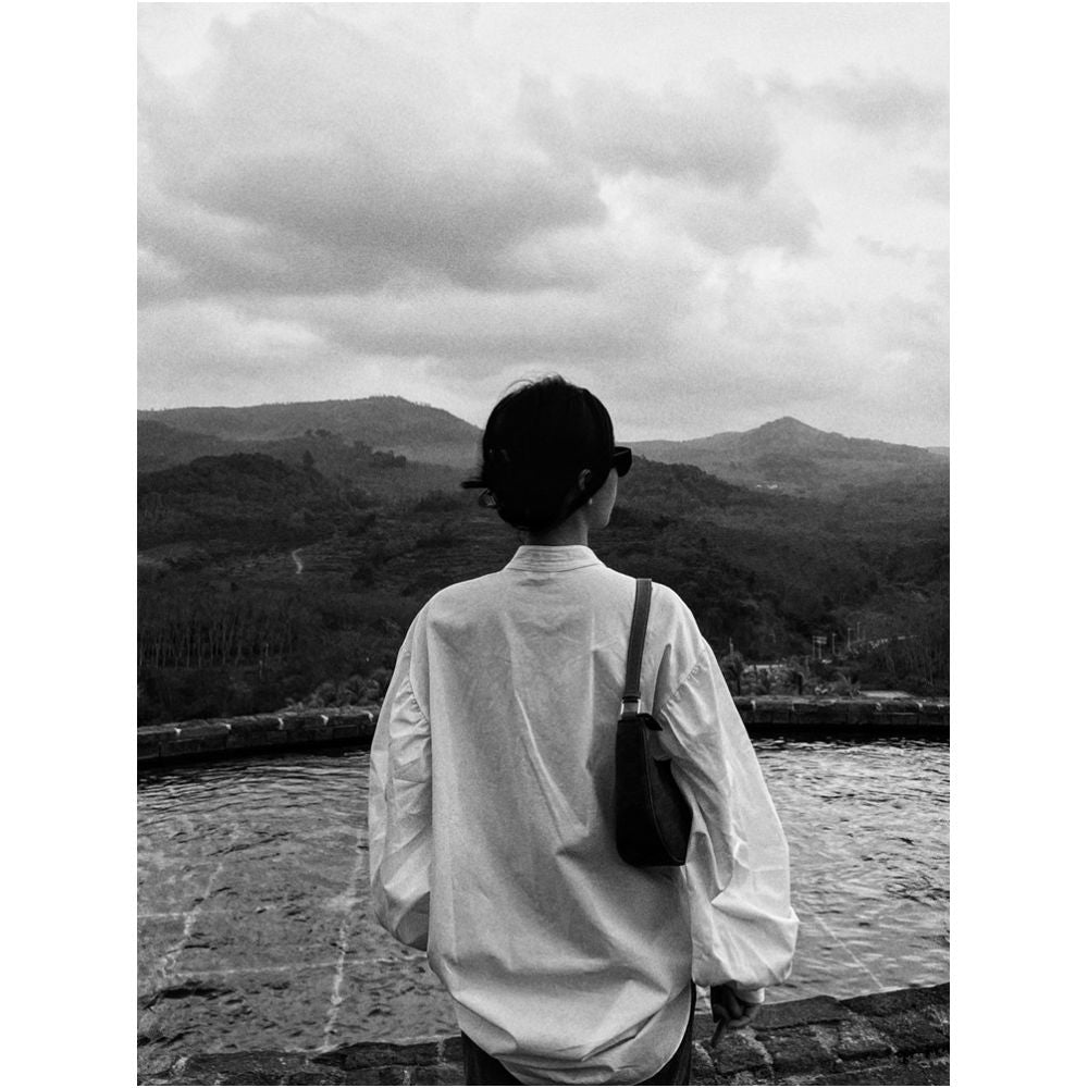 New Chinese retro button white shirt for women 2024 with a niche design sense loose fitting long sleeved versatile and stylish top image 4