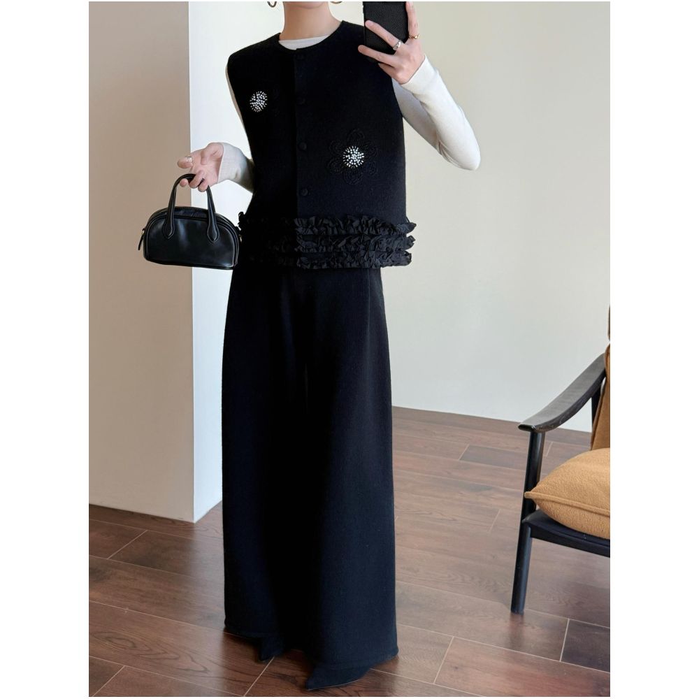 WANGER Twin Flower Style Chic and Youthful Wool Vest High Waisted Wide Leg Knit Pants Set for Women image 1