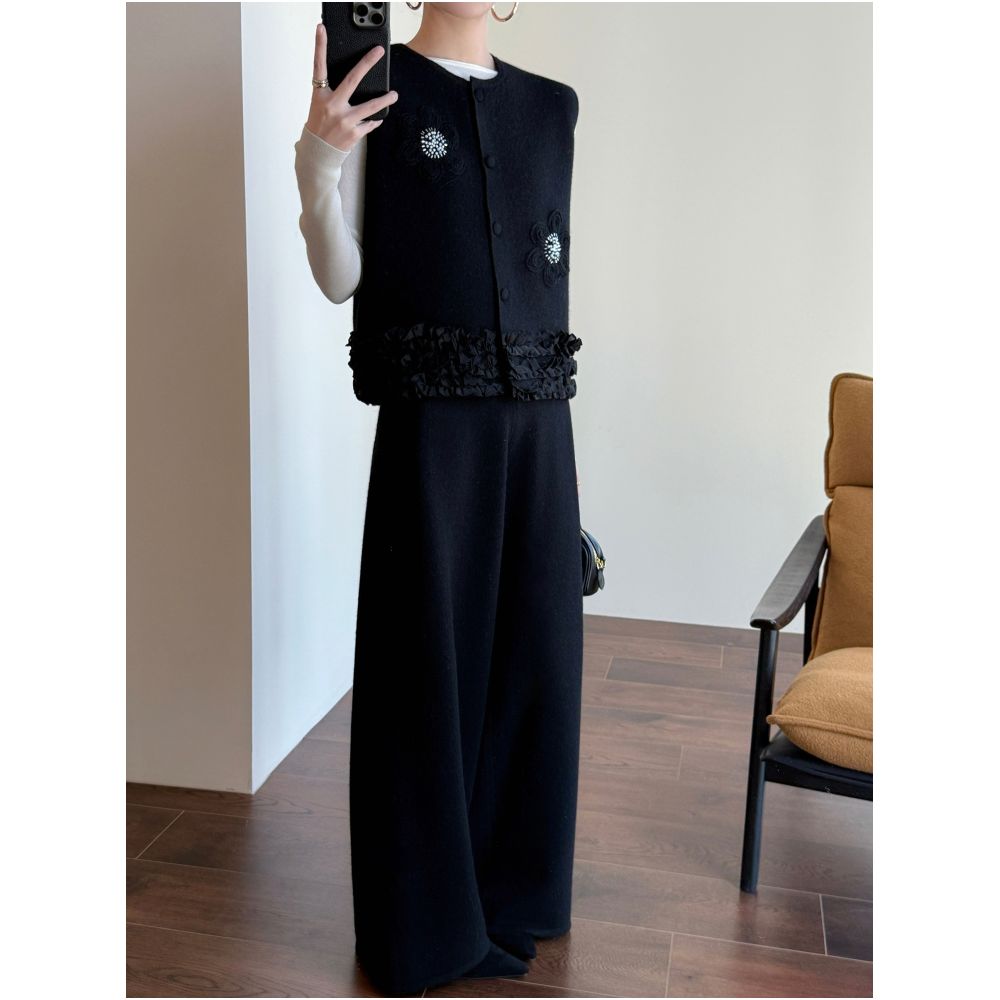 WANGER Twin Flower Style Chic and Youthful Wool Vest High Waisted Wide Leg Knit Pants Set for Women image 3