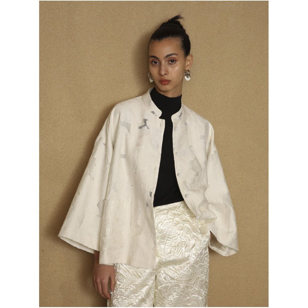 PaleBlueDot Fashionable New Chinese Spring and Autumn White Texture Cutting Flower Hollow A line Loose Coat image 3