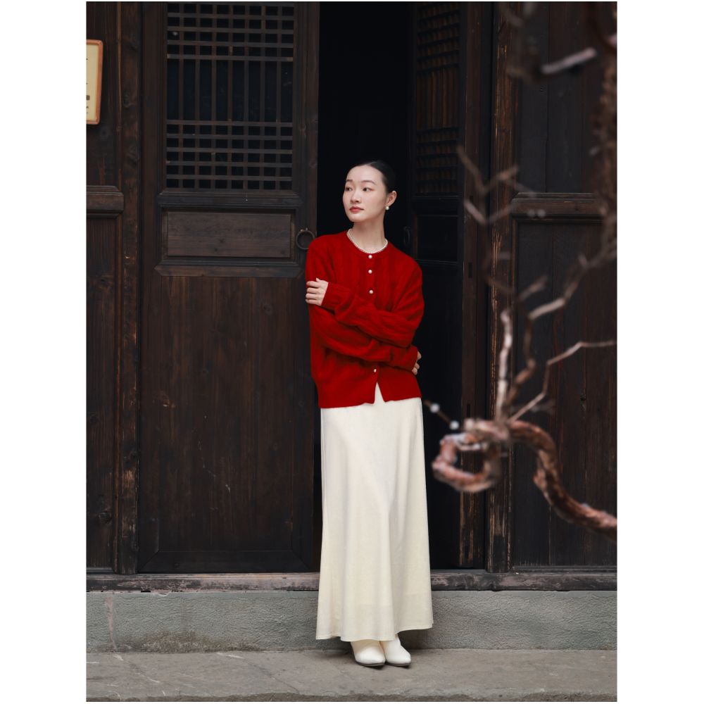 Deer Miya Pearl Button Cable Knit Cashmere Crew Neck Sweater Cardigan for Autumn and Winter image 4