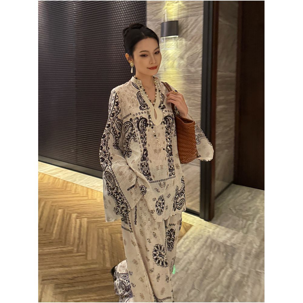 Old money style relaxed feeling wearing a wide leg pants set for women a beautiful early autumn set 2025 new two piece set image 3