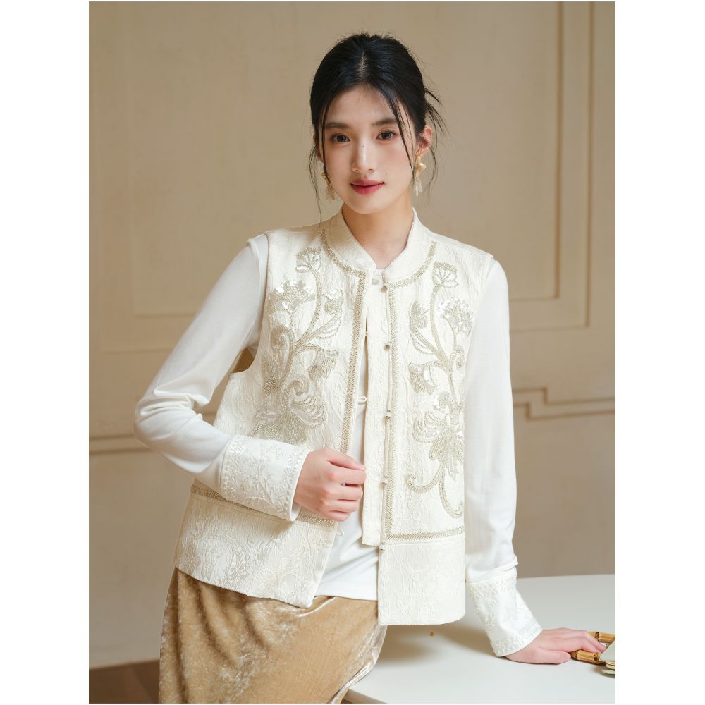 New Chinese style vest for women in autumn and winter 2025 with a new texture and temperament Heavy industry bead embroidery layered on the shoulder image 3