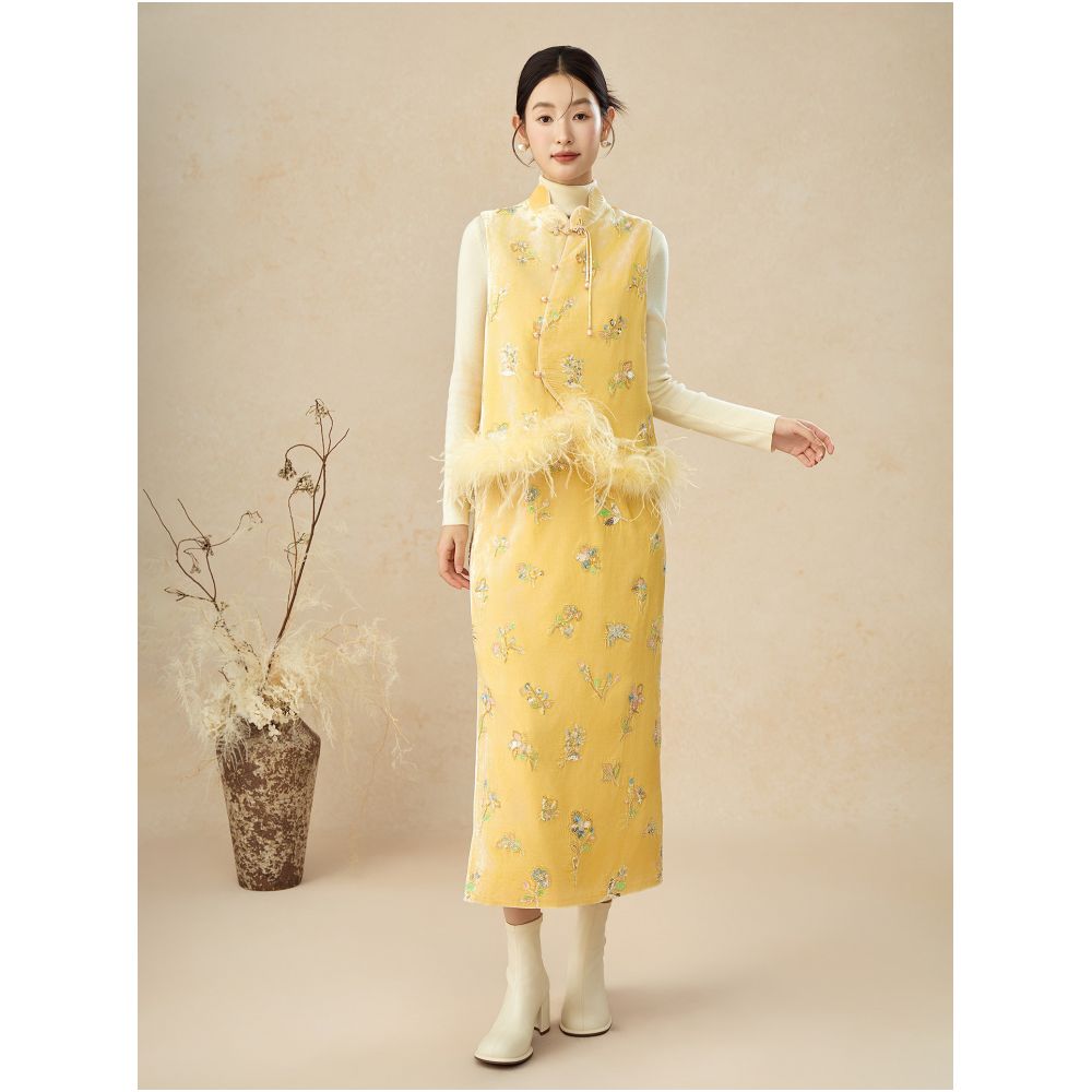 SHIBAI White Milk Yellow Bag 2025 Autumn Winter Girl s Sensation New Chinese Velvet Embroidered Ostrich Hair Vest Set image 0