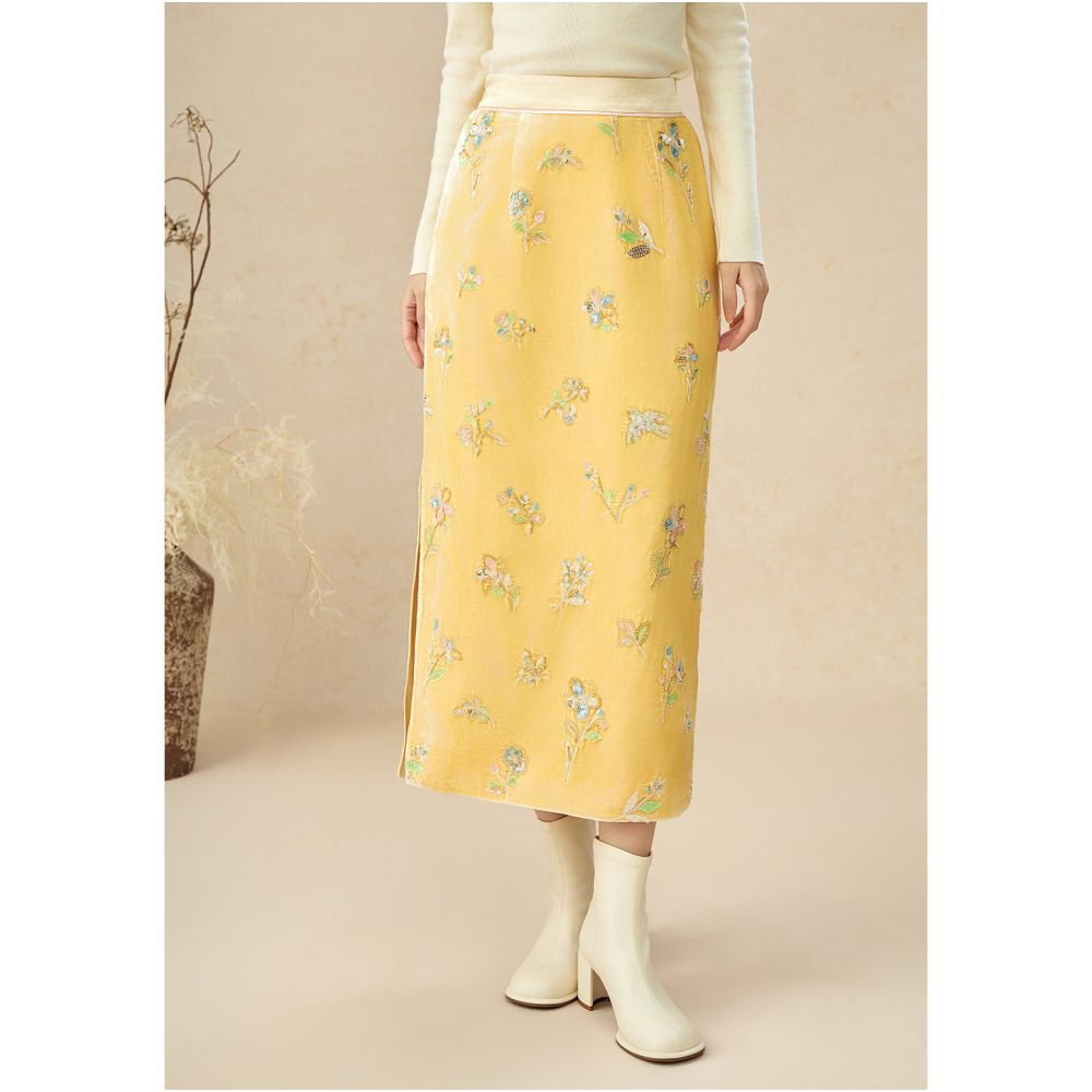 ASAYA5571 – Golden Blossom Feathered Set ✨🌼