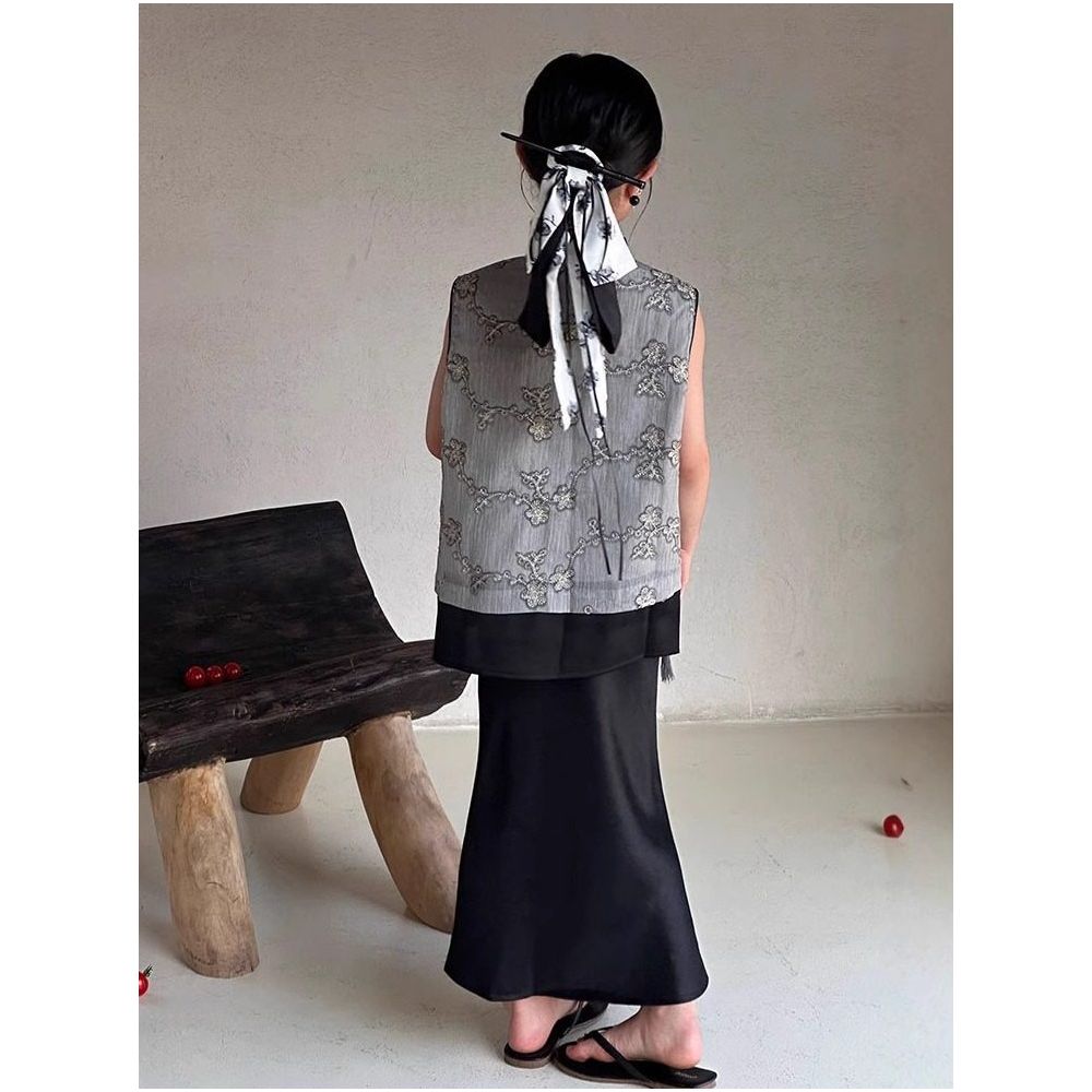 Girls retro new Chinese style set children s summer buckle embroidery vest fish tail skirt ink painting Chinese style two piece set image 3