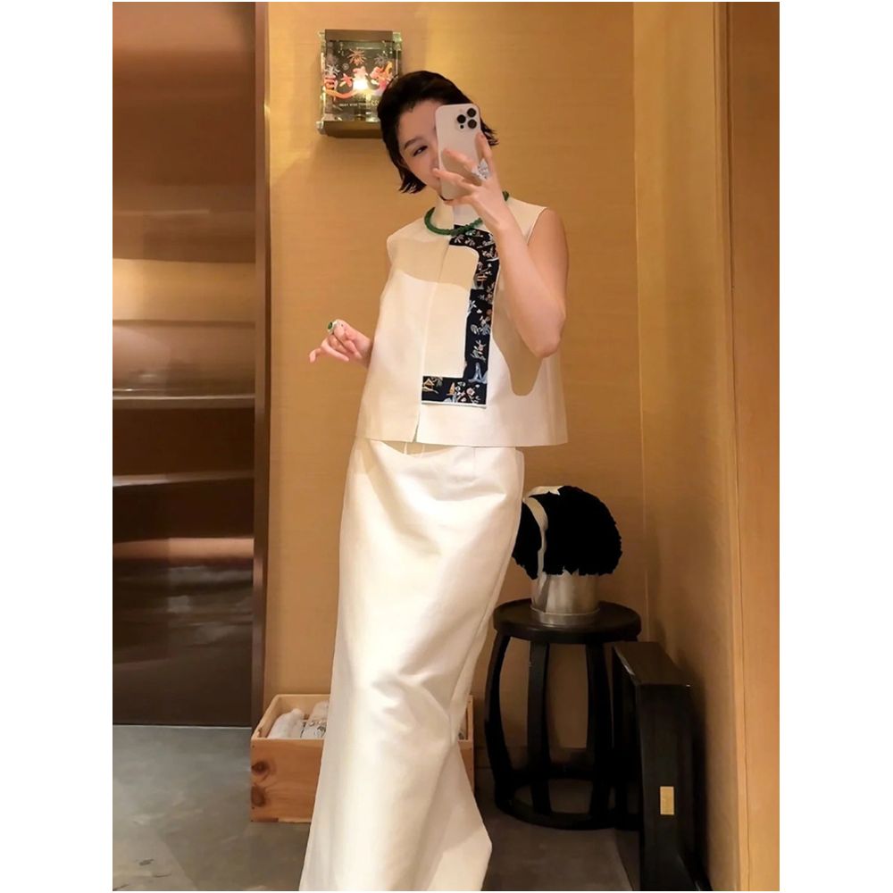 New Chinese style retro light luxury silk vest women s spring new style high end and super beautiful white top image 3