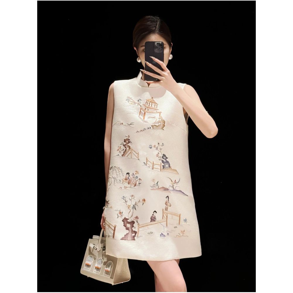 New Chinese style retro heavy industry embroidered dress for women in spring new high end sleeveless loose cheongsam dress image 0