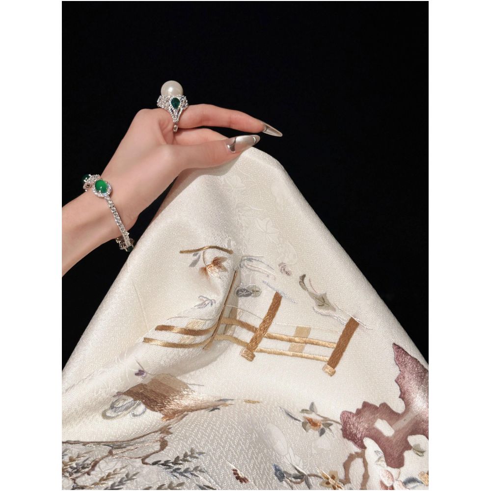 New Chinese style retro heavy industry embroidered dress for women in spring new high end sleeveless loose cheongsam dress image 2