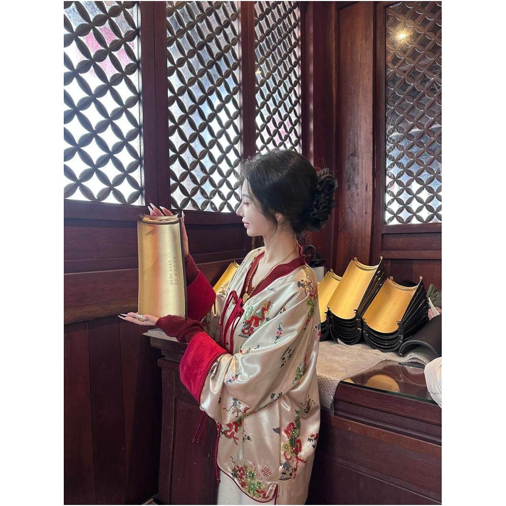 Ya Qiao Si Lai operates autumn clothing new Tang clothing heavy industry printing bead tube embroidery new Chinese style short jacket for women image 3