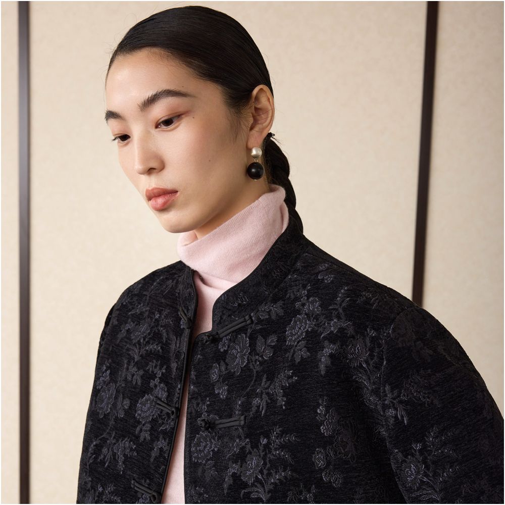 Ruyi Lianyun Fanzhi New Year s Edition Chenier Jacquard Stand up Collar Cotton Jacket for Women s New Chinese Style Pan Button Cotton Jacket image 3