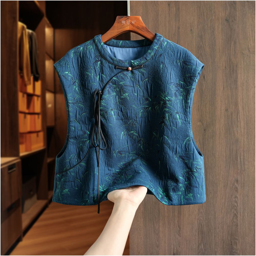 Red retro jacquard new Chinese style vest women s autumn and winter versatile outerwear with tie up super beautiful light Chinese style short top image 3