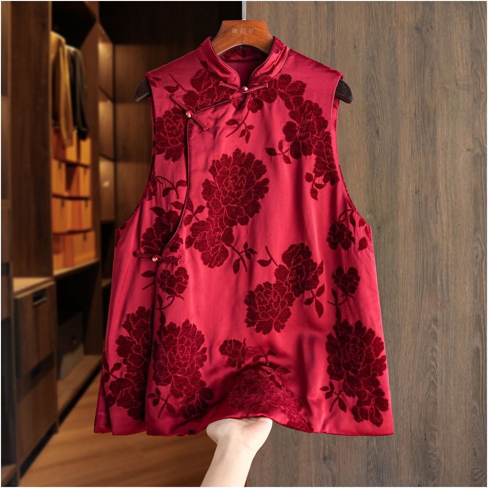 Red modified Zhangrong jacquard new Chinese style vest women s standing collar unique slanted collar jade buckle light Chinese style top image 2