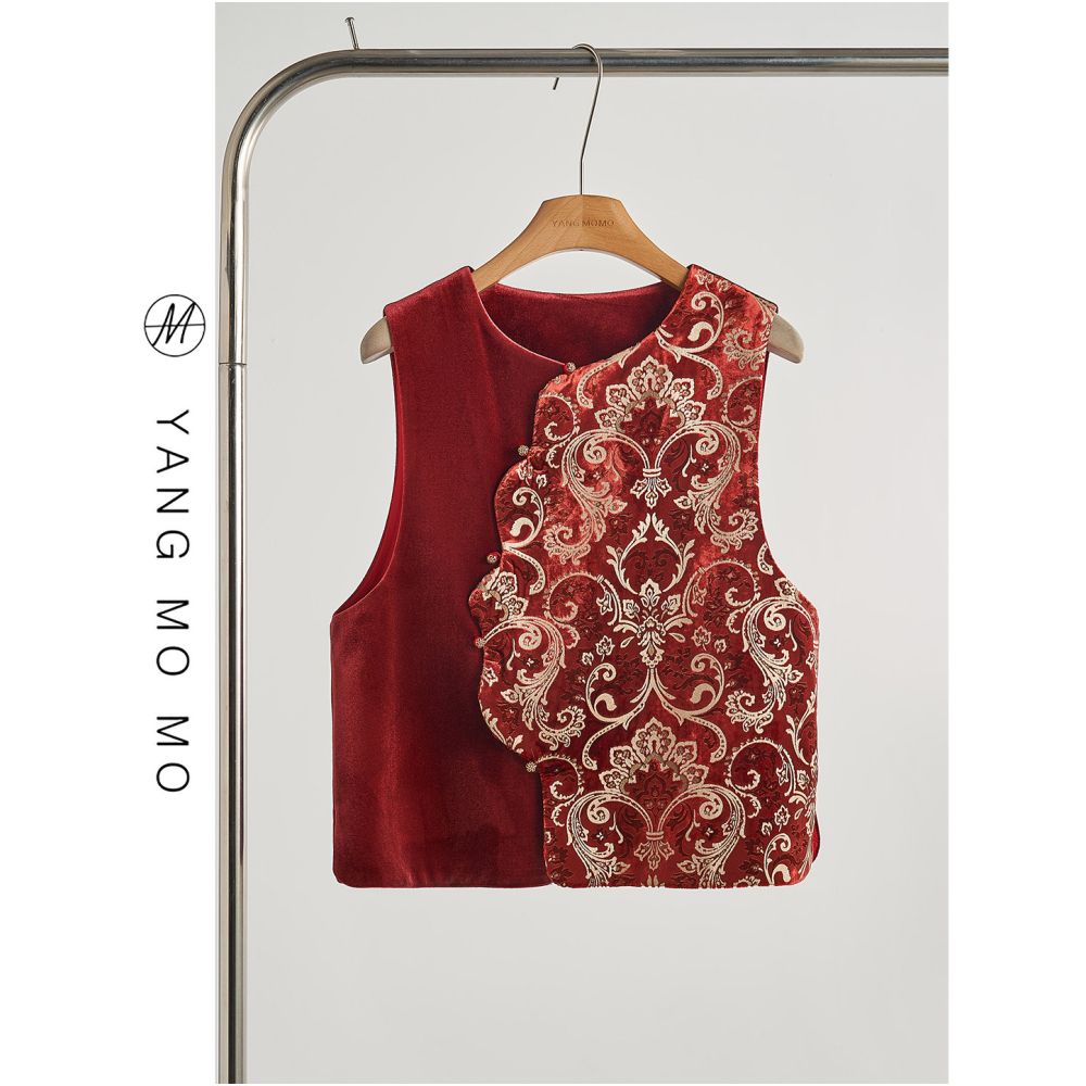 New Chinese Oriental temperament red velvet patchwork lace lapel vest half skirt set women s autumn and winter new style image 2