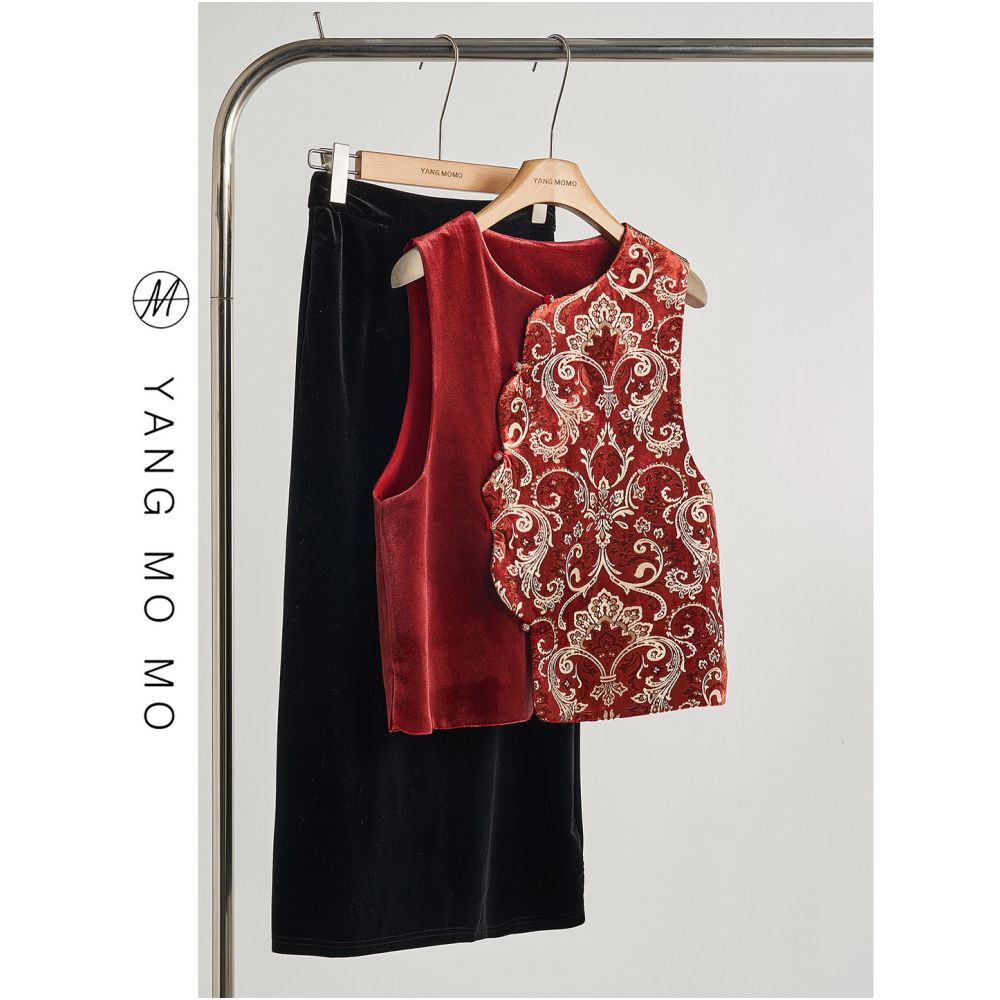 New Chinese Oriental temperament red velvet patchwork lace lapel vest half skirt set women s autumn and winter new style image 0