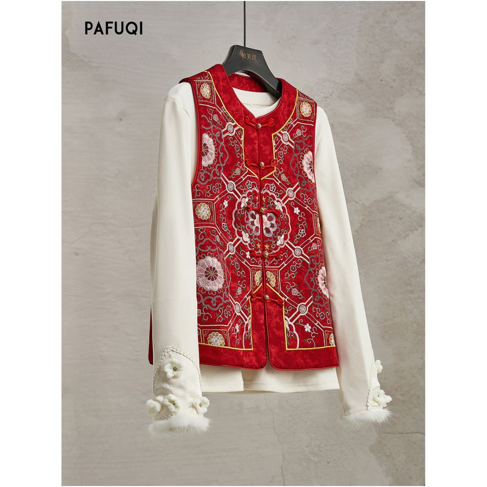 Improved high end new Chinese style women s clothing 2025 new winter heavy industry embroidery layered red vest jacket image 1
