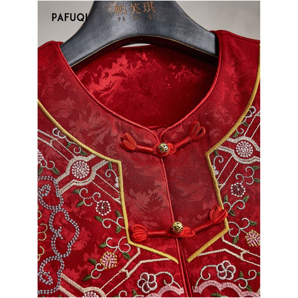 Improved high end new Chinese style women s clothing 2025 new winter heavy industry embroidery layered red vest jacket image 2