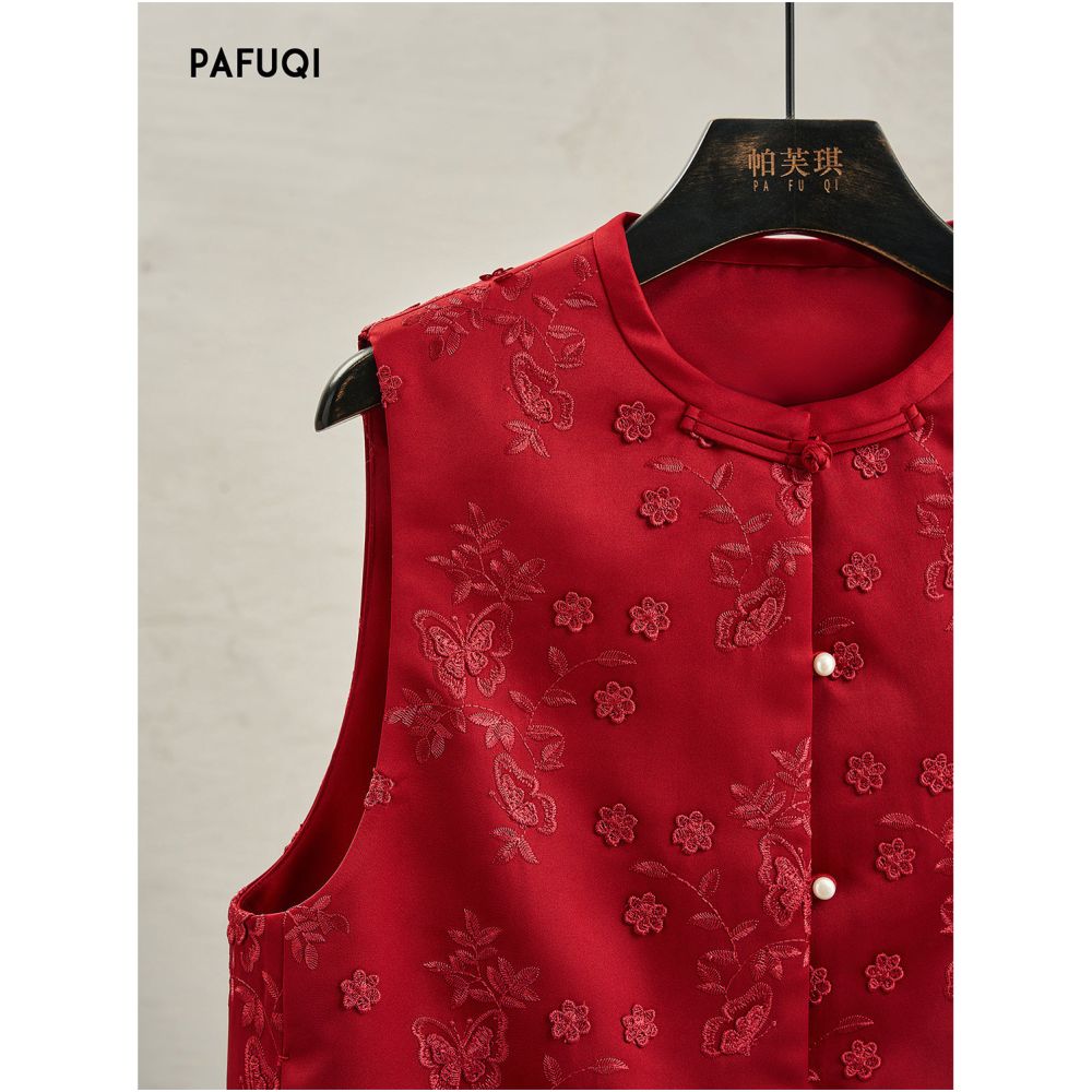 New Chinese style suit autumn and winter red jacquard New Year s robe vest half skirt two piece set Chinese style women s clothing 2025 new style image 2