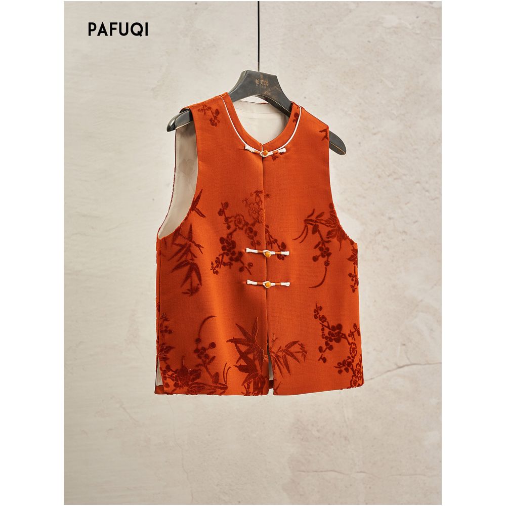 New Chinese style light Chinese style 2026 autumn women s clothing is stunning with a loose buckle vest and a loose silhouette layered in a red New Year s robe image 1