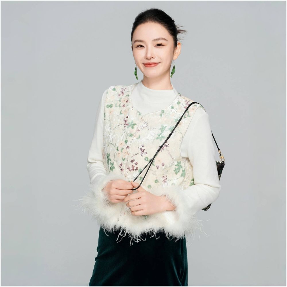 HSSNFZ new Chinese style vest for women in autumn 2025 embroidered bead velvet splicing stacked vest image 3