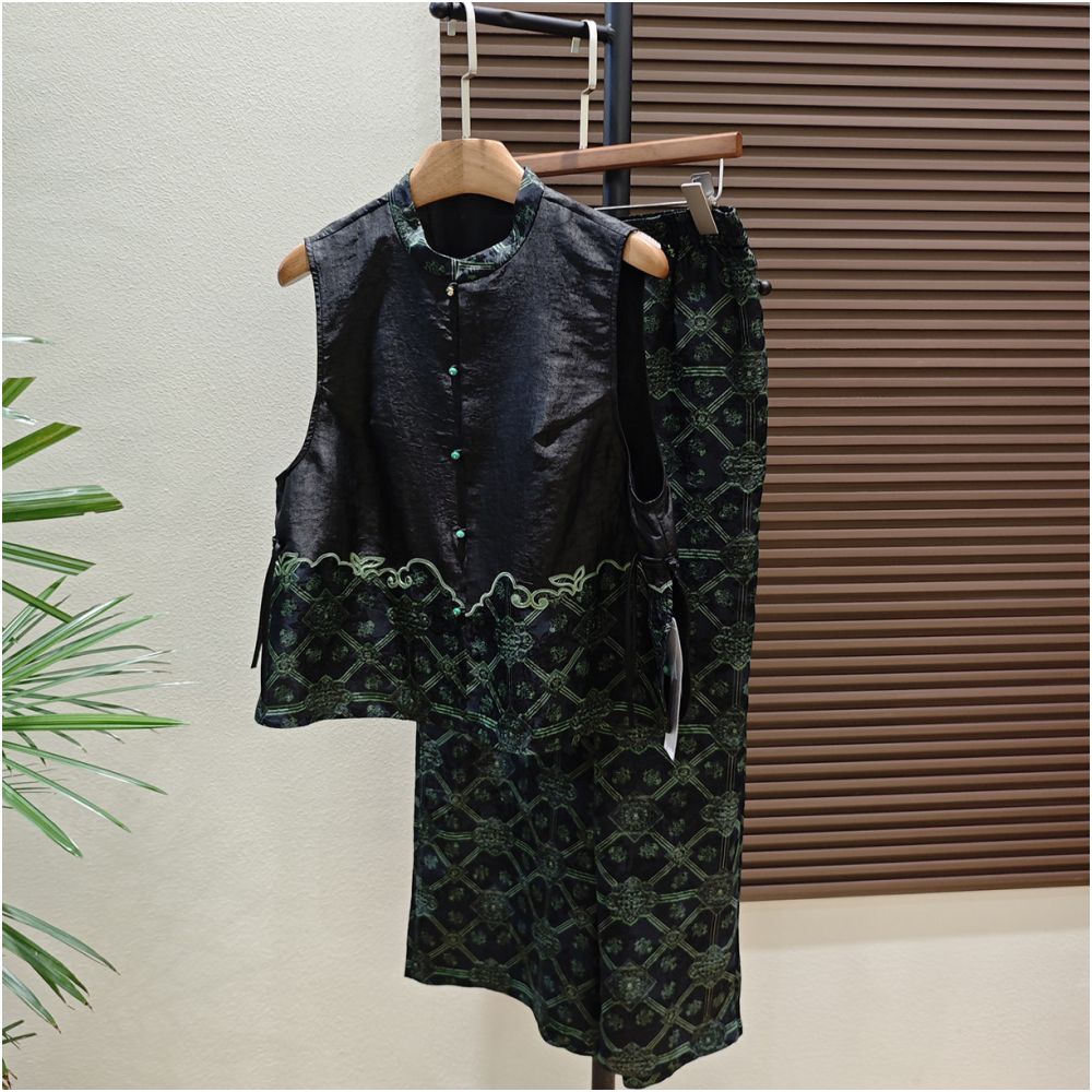 Clearance Sale Black Floral 100 Mulberry Silk Xiangyun Yarn Jacquard Vest Straight Leg Wide Leg Trousers Set image 1