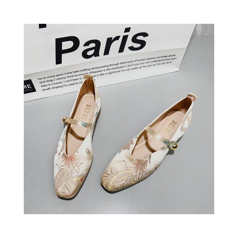 2025 Spring and Autumn New Single Shoes Women s Coarse Heel New Chinese Retro Embroidery Large Size Cheongsam Shoes Chinese Style Elegant Low Heel Shoes image 2