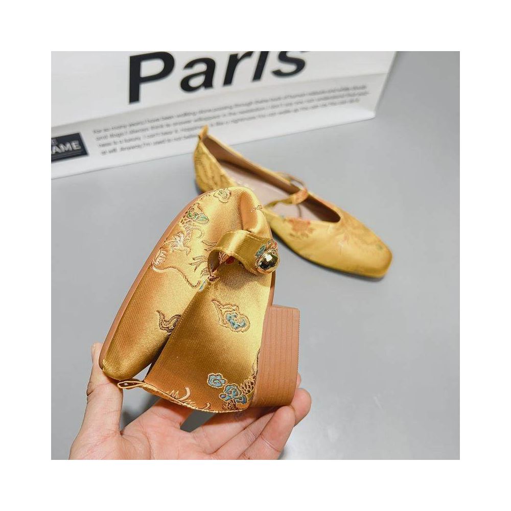 2025 Spring and Autumn New Single Shoes Women s Coarse Heel New Chinese Retro Embroidery Large Size Cheongsam Shoes Chinese Style Elegant Low Heel Shoes image 4