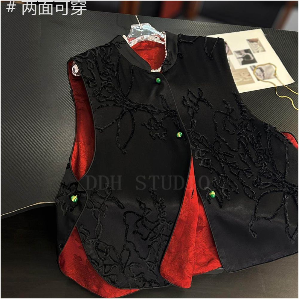 New Chinese style national style double sided wear retro red jacquard black plate flower vest with a loose button at the waist image 2