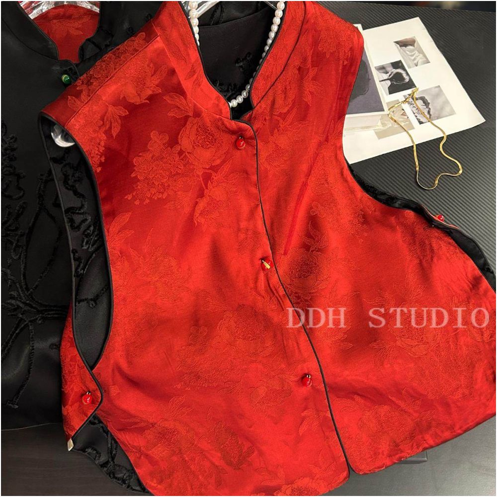 New Chinese style national style double sided wear retro red jacquard black plate flower vest with a loose button at the waist image 0