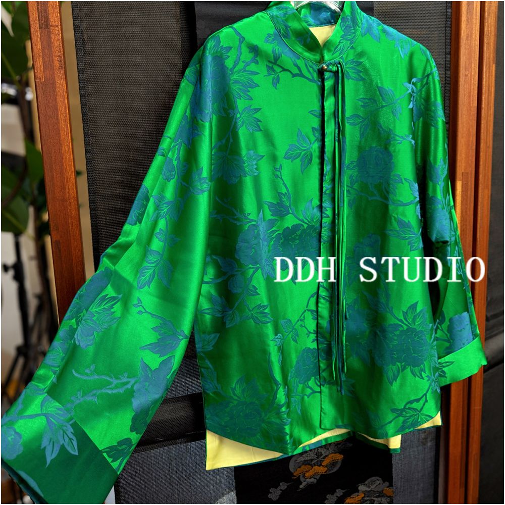 New Chinese style two tone silk jacquard satin women s Chinese style tassel button Chinese print loose coat image 1