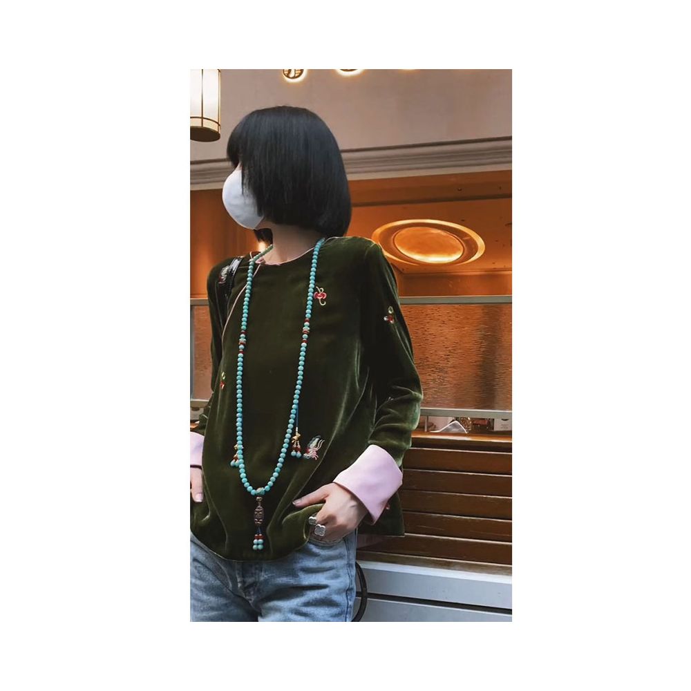 This year s popular trend is a beautiful new Chinese style retro Chinese style top with a high end feel paired with a printed gold velvet contrasting shirt for women image 0