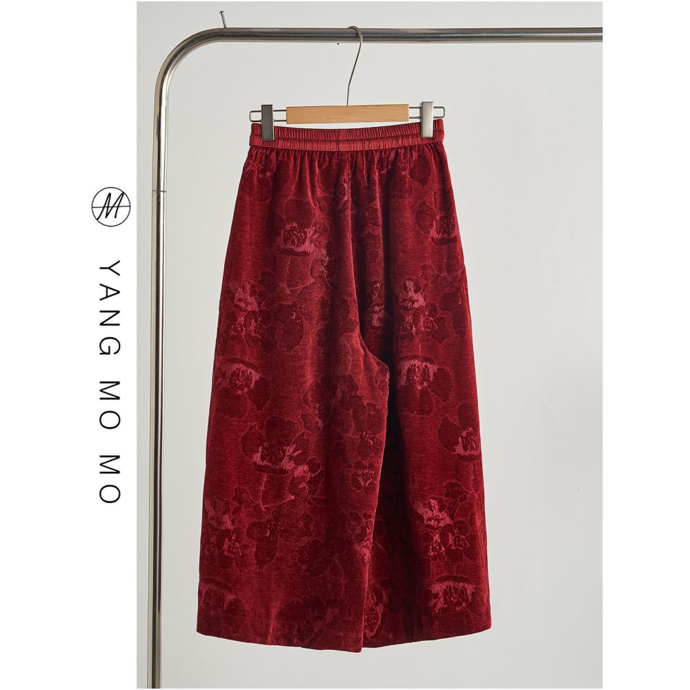 New Chinese style retro and noble red velvet slimming and covering flesh high waist wide leg curved knife pants for New Year s wear winter new style image 3