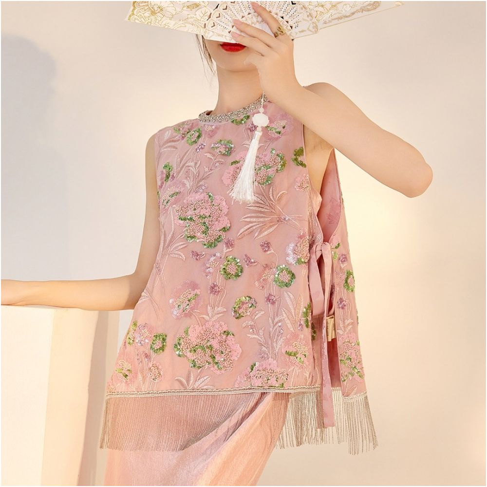 New Chinese style heavy embroidery top for women autumn and summer elegant and high end round neck plus size loose sleeveless outerwear vest image 0