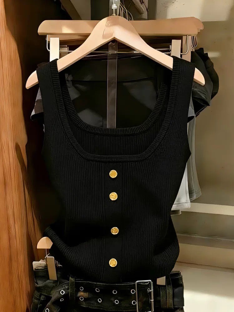 ASAYA7471 – Golden Button Ribbed Tank 🖤✨