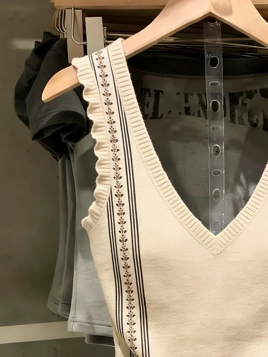 ASAYA7473 – Ivory Romance Knit Vest 🤍🌿