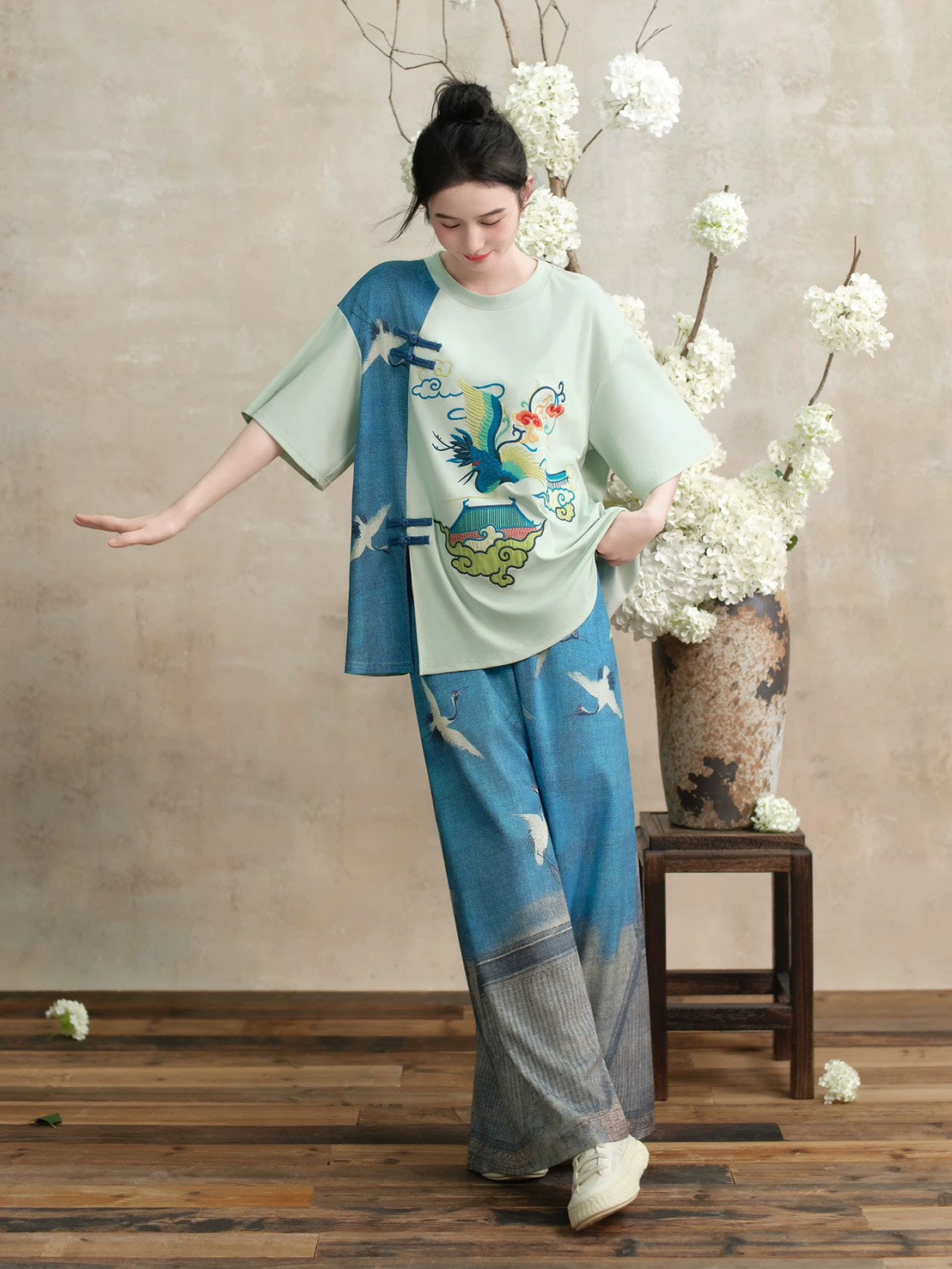 ASAYA4908 – Crane Harmony Oversized Tee 🖤💚✨